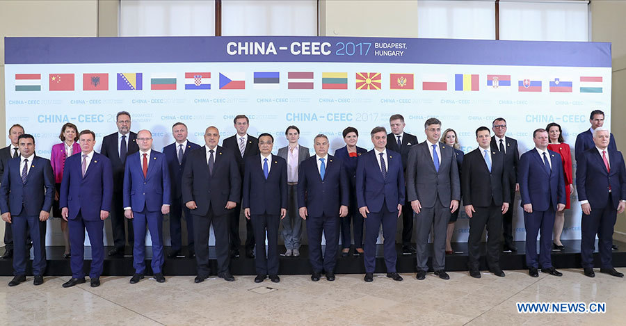 Le PM chinois propose cinq initiatives pour faire avancer la coopération avec les pays d'Europe centrale et orientale