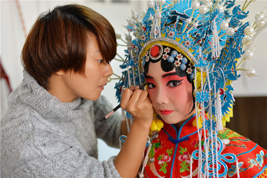 De jeunes Chinois passionnés par l'Opéra de Pékin