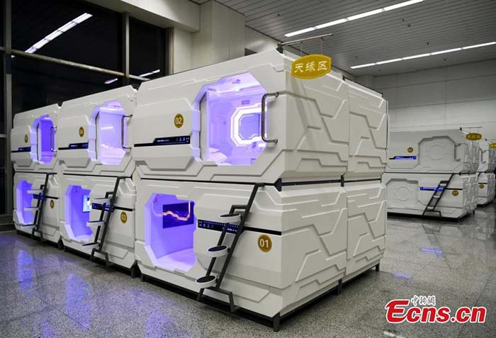 Hôtel capsule à l'aéroport d'Urumqi