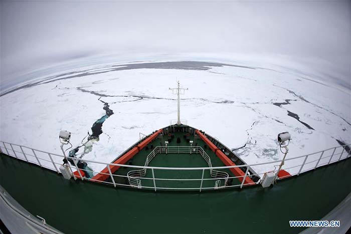Expédition du brise-glace chinois Xuelong sur le cercle antarctique