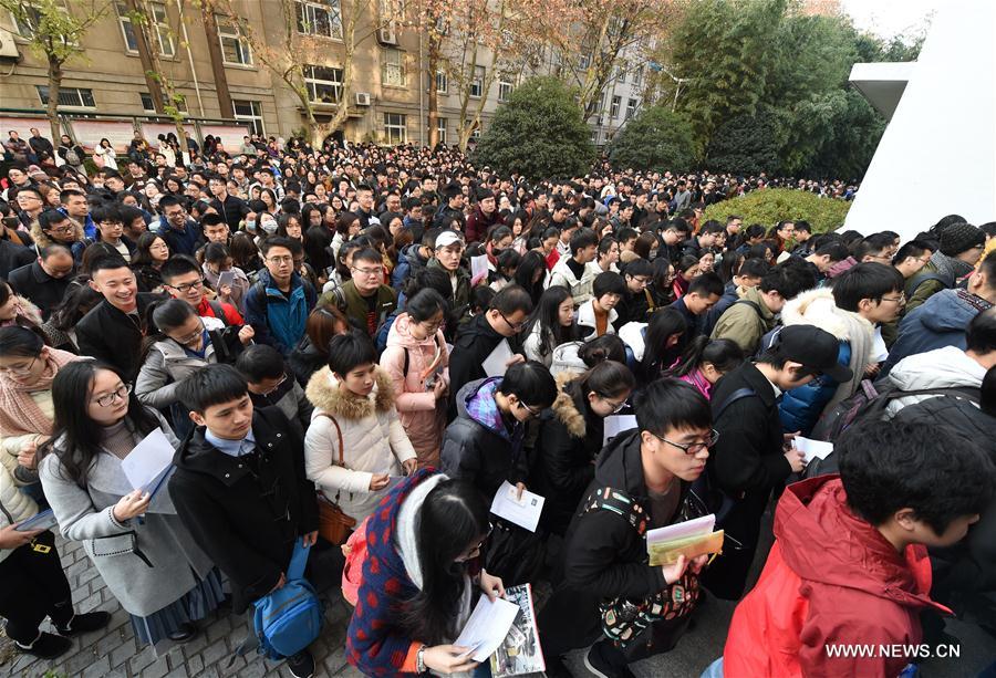 Plus de 1,1 million de personnes passent le concours national de la fonction publique en Chine