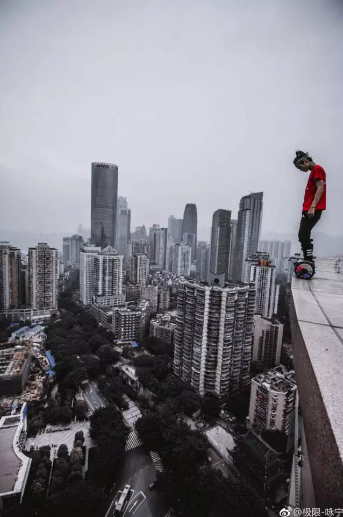 L'acrobate chinois Wu Yongning se tue en tombant du 62e étage d'une tour