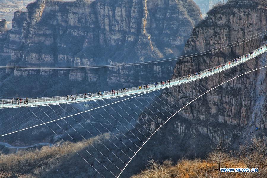 Hebei : un pont suspendu en verre ouvert aux touristes 