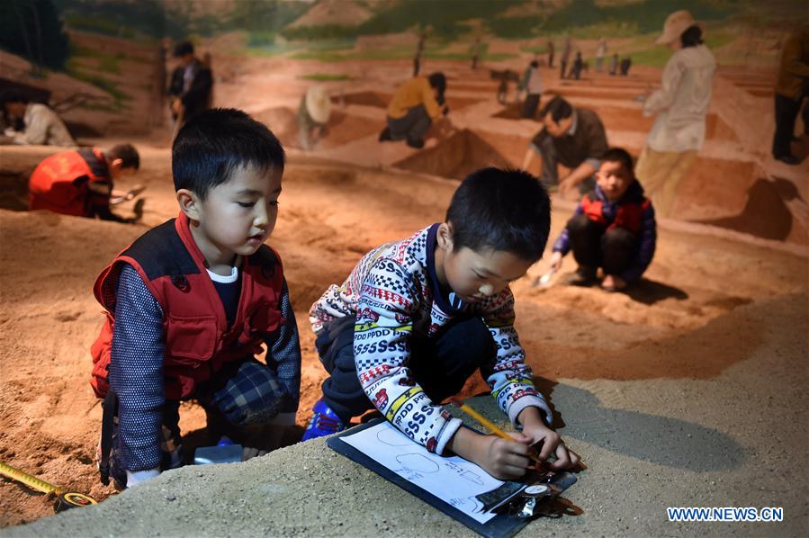 Chine : simulation de fouilles archéologiques au musée du Shandong