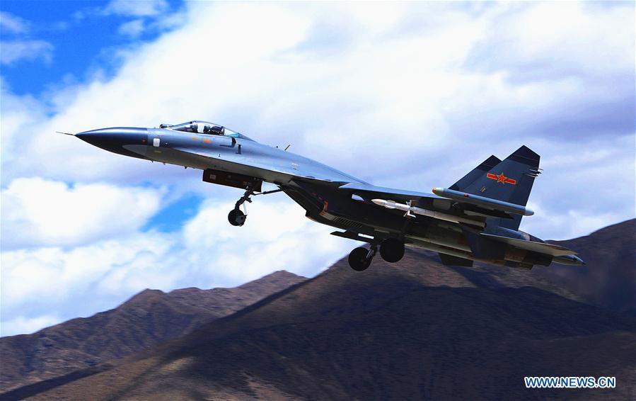 Chine : exercice de combat réel de l'Armée de l'air avec le J-20 et le Y-20