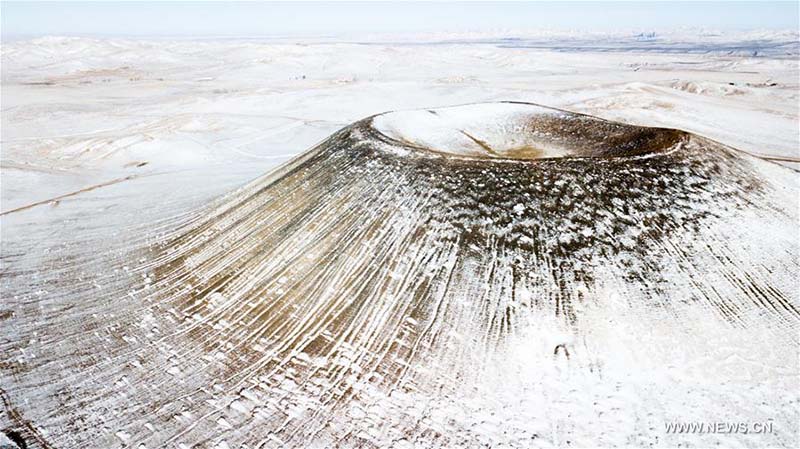 Mongolie intérieure : images de la chaîne volcanique Ulan Hada