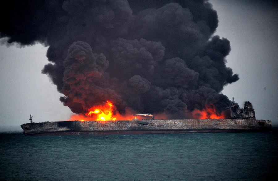 Le pétrolier Sanchi de nouveau en flammes