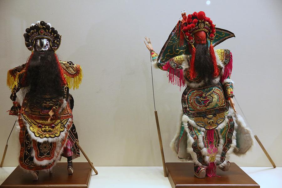 Exposition de marionnettes présentant une tradition ancienne chinoise