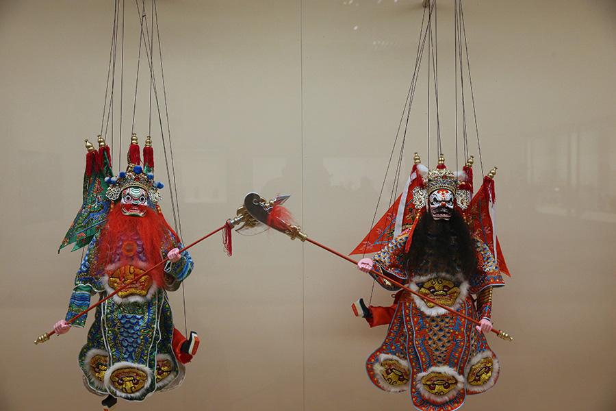 Exposition de marionnettes présentant une tradition ancienne chinoise