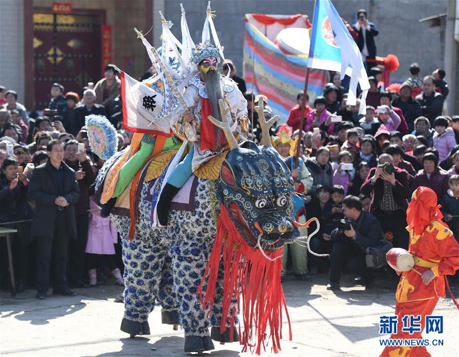 L'incroyable « Monstre sur échasses » du Nouvel An du Shanxi
