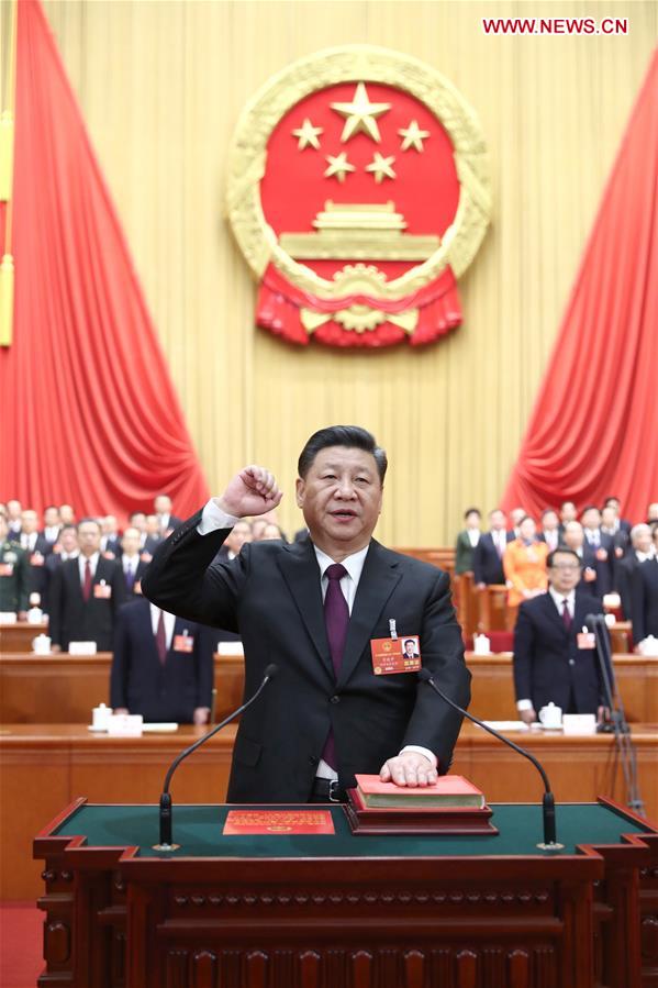 Le président chinois prête serment d'allégeance à la Constitution pour la première fois