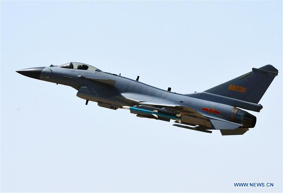 Le chasseur chinois J-10C en veille opérationnelle