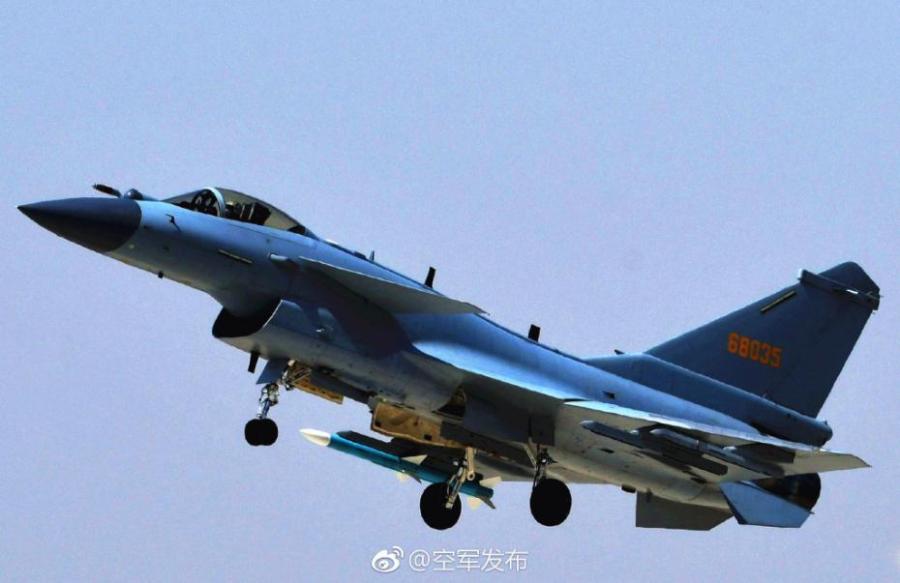 Chine : mise en service du nouvel avion de combat J-10C