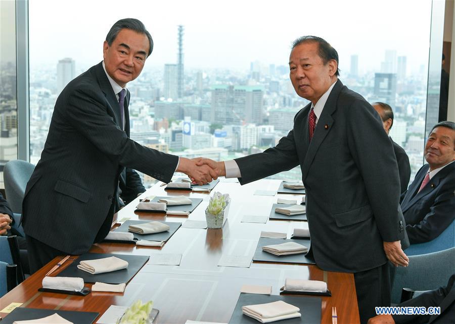 Chine/Japon : Wang Yi discute avec le chef du PLD des relations bilatérales