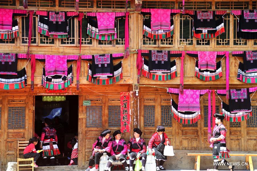 Chine : célébration d'une fête traditionnelle de l'ethnie Yao