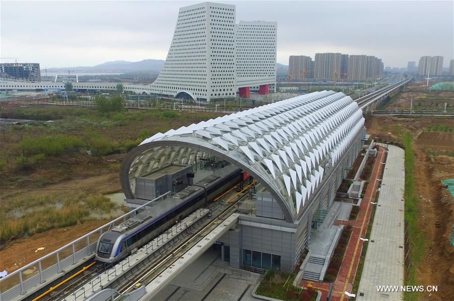Chine : une ligne ferroviaire surélevée mise en service à Qingdao