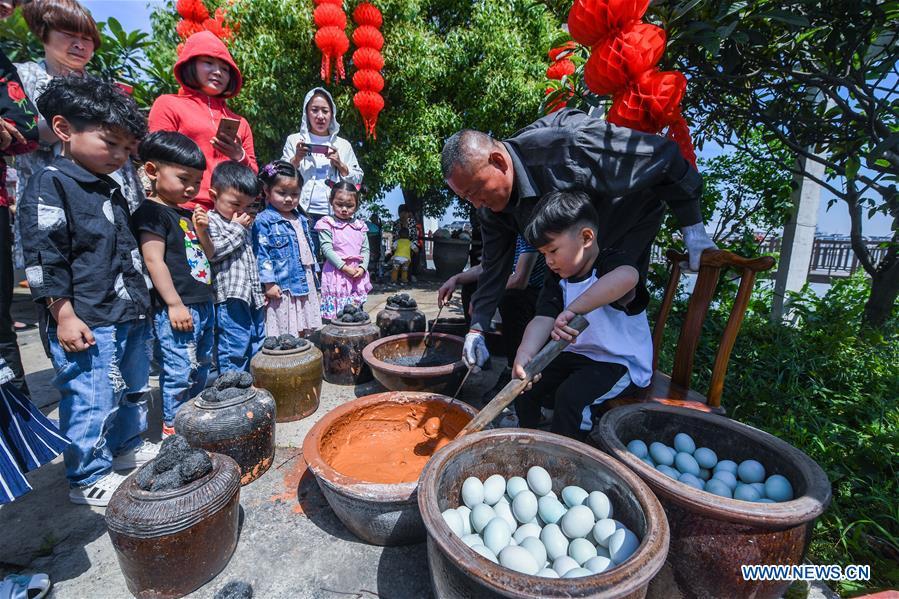 Les célébrations du « Lixia » dans la vieille ville de Tangqi