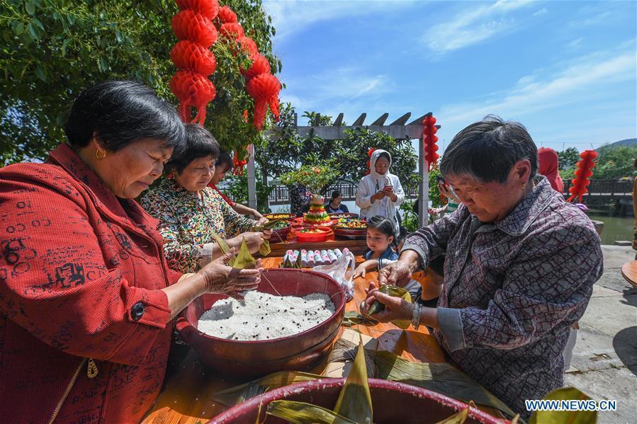 Les célébrations du « Lixia » dans la vieille ville de Tangqi