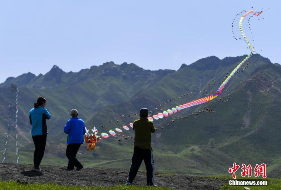 Ouverture d'un spectacle de cerf-volants à Urumqi