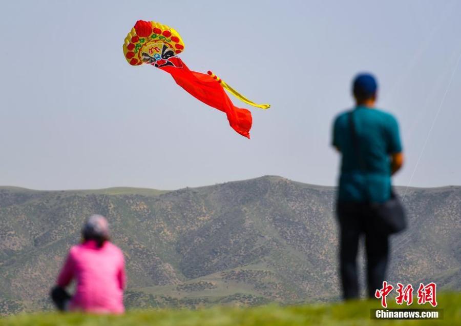 Ouverture d'un spectacle de cerf-volants à Urumqi