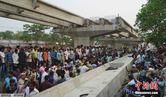 Inde : effondrement d'un pont en construction à Varanasi, au moins 12 morts