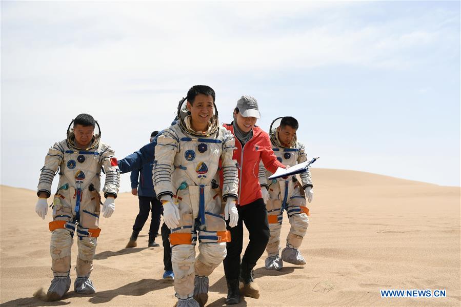 Les astronautes chinois achèvent leur entraînement de survie dans le désert