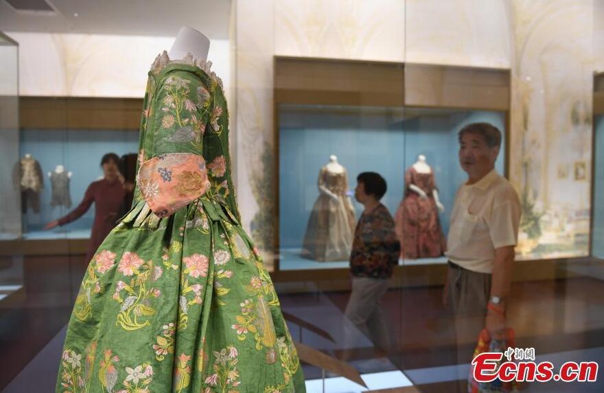 Une robe occidentale vieille de 300 ans exposée à Hangzhou