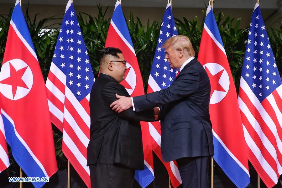 Poignée de main Kim-Trump avant le sommet historique