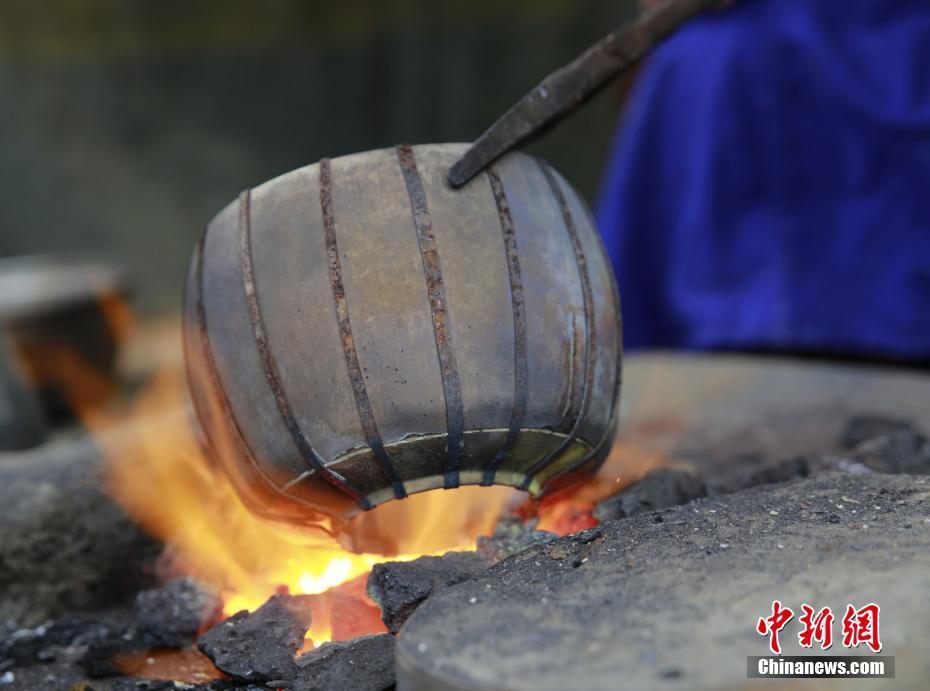 Dans le Hunan, les mille coups de marteau d'un chaudronnier
