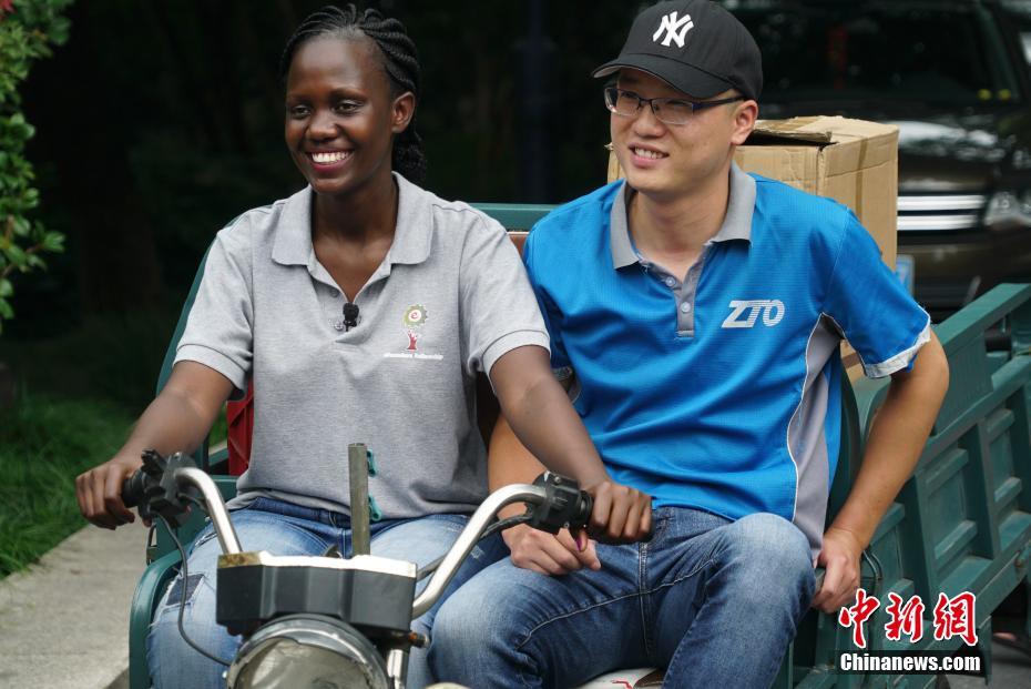 Livreuse à Hangzhou, cette africaine de 27 ans veut importer les solutions logistiques chinoises dans son pays