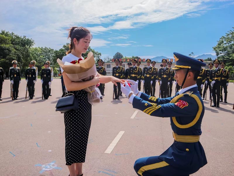 La très romantique demande en mariage d'un soldat en garnison à Hong Kong