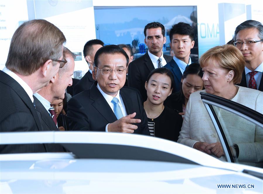 Le Premier ministre chinois salue la coopération sino-allemande en matière de conduite autonome, et s'engage à mieux la soutenir