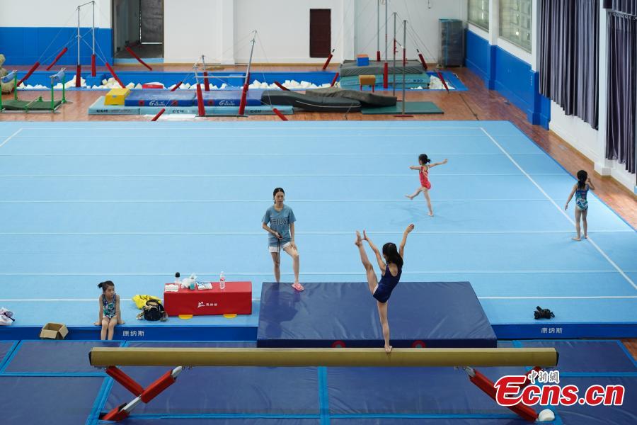 Un comté du sud-ouest de la Chine abrite les futurs champions de la gymnastique