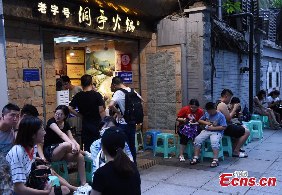 Chongqing : un abri anti-aérien devient un restaurant de fondue chinoise à succès