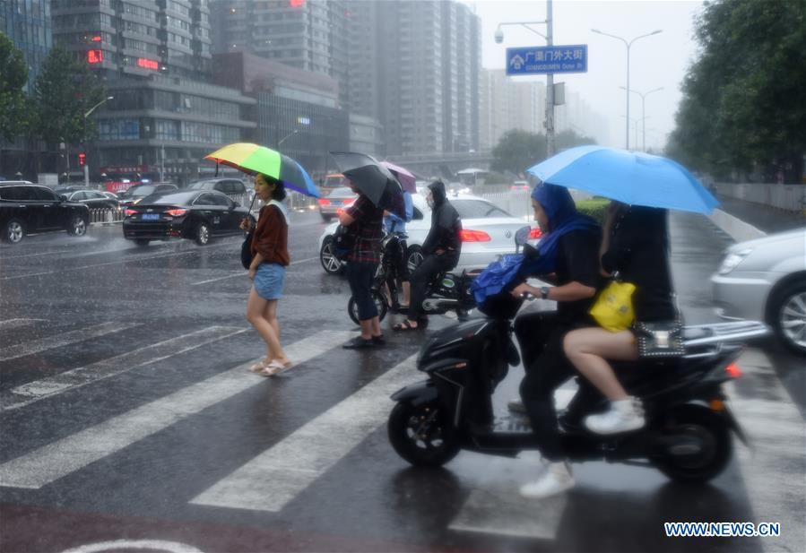 De fortes pluies apportées par le typhon Ampil frappent Beijing et Tianjin