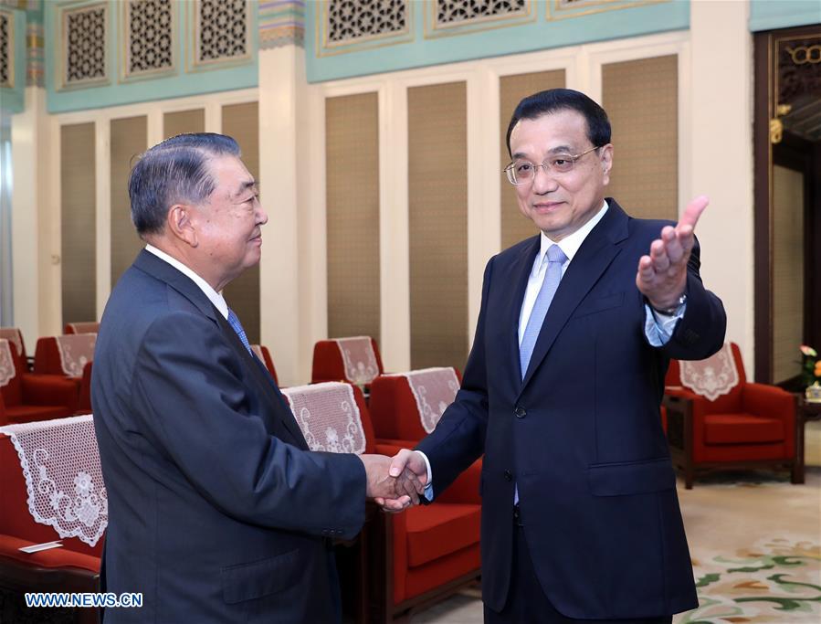 Li Keqiang appelle à des relations saines et stables entre la Chine et le Japon