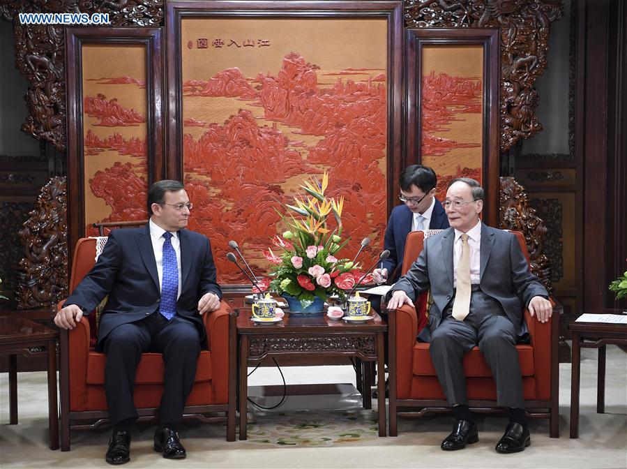 Le vice-président chinois rencontre le ministre péruvien des AE