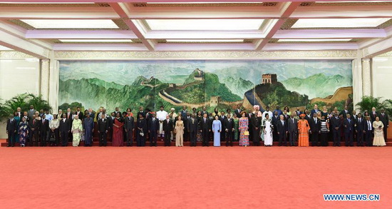 Xi Jinping organise un banquet pour les dirigeants participant au sommet du FCSA