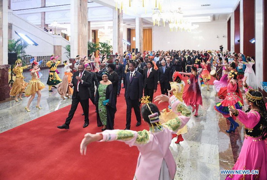 Xi Jinping organise un banquet pour les dirigeants participant au sommet du FCSA