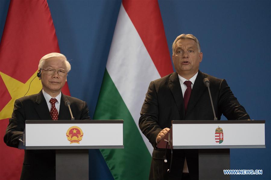 Le PM Hongrois annonce le relèvement des relations avec le Vietnam à un niveau 