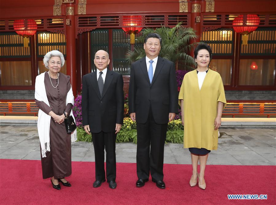 Xi Jinping et Peng Liyuan rencontrent le roi et la reine-mère du Cambodge