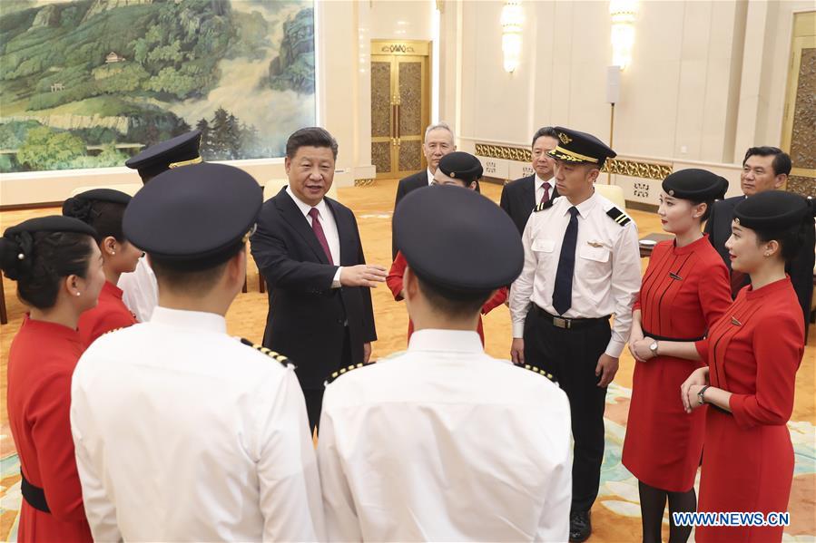 Xi Jinping appelle à apprendre de l'esprit héroïque de l'équipage d'un vol chinois