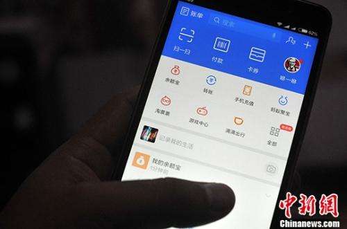 Alipay : de plus en plus de personnes âgées chinoises adoptent le paiement mobile sur smartphone à l'étranger 