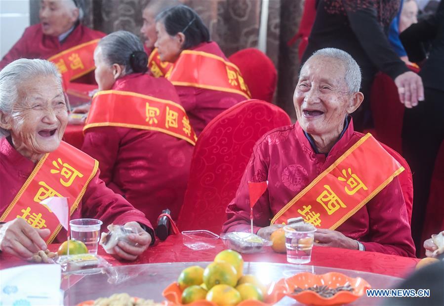 Chine : les personnes âgées à l'honneur pour la fête de Chongyang