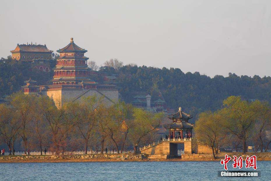 Scandale à Beijing : des touristes étrangers endommagent un mur du Palais d'Eté