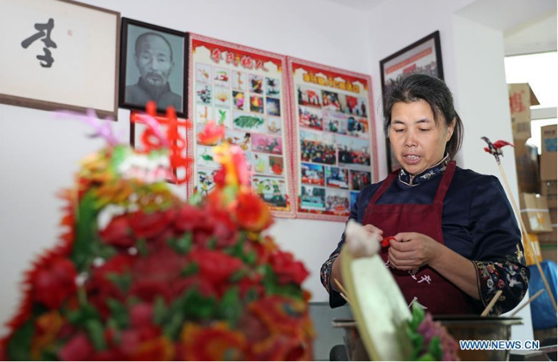 Shenyang : une héritière de la cinquième génération de la sculpture en sucre