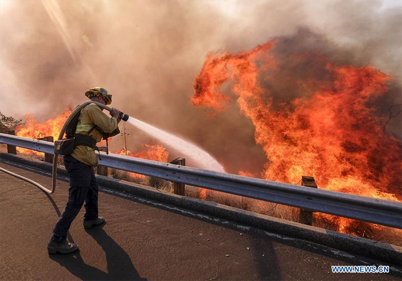 Incendie en Californie : le feu continue à faire des ravages 