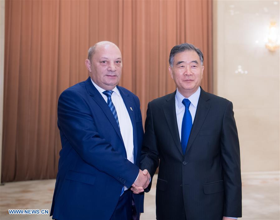 Le plus haut conseiller politique chinois rencontre le président de l'AICESIS