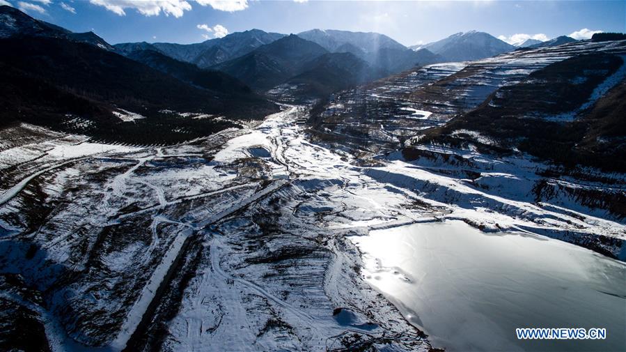 Chine: paysage d'hiver d'un parc forestier au Qinghai 