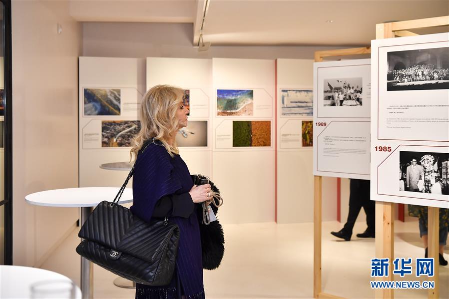 Ouverture à Paris d'une exposition dédiée à la réforme et l'ouverture de la Chine